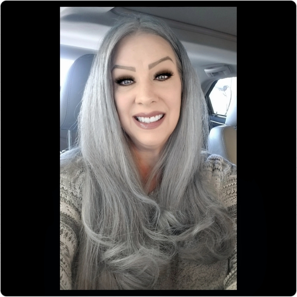 Meet your Posher, Laura